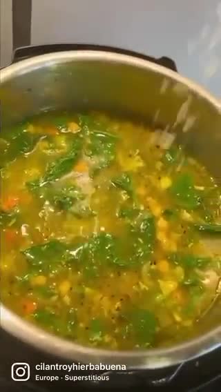 Foto del paso 3 de la receta: Revithia: Sopa griega de garbanzos, verduras, limón y queso feta