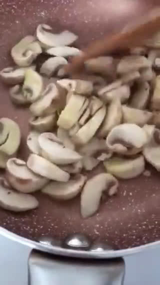 Foto del paso 4 de la receta: Revuelto de cosas viejas