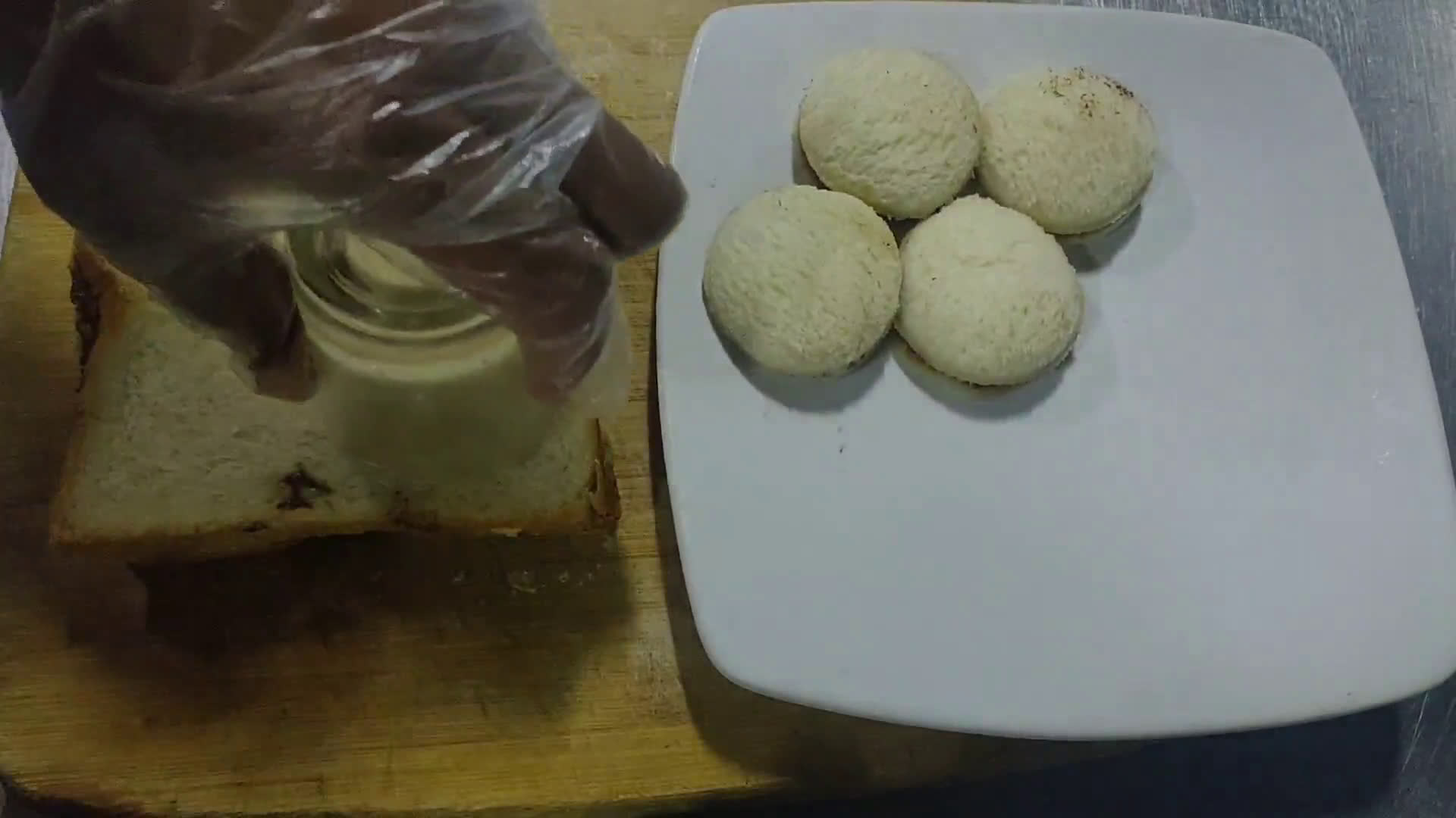 Foto langkah ke 2 dari resep Roti Goreng.