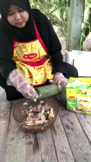 Gambar langkah 6 resipi Manok Pansoh Maggi.
