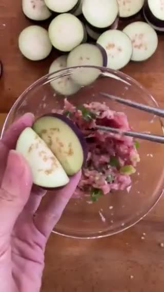 Foto langkah ke 3 dari resep Terong Goreng Isi Daging.