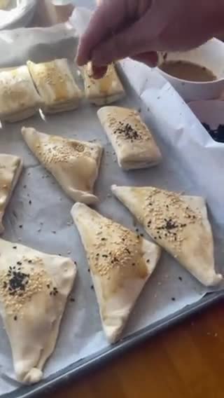 صورة لخطوة 2 من وصفة خبز البوريكس والكروسان الجاهزه