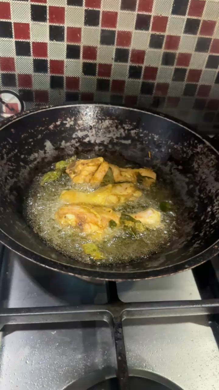 Foto langkah ke 2 dari resep Ayam Goreng Lengkuas Daun Kari.