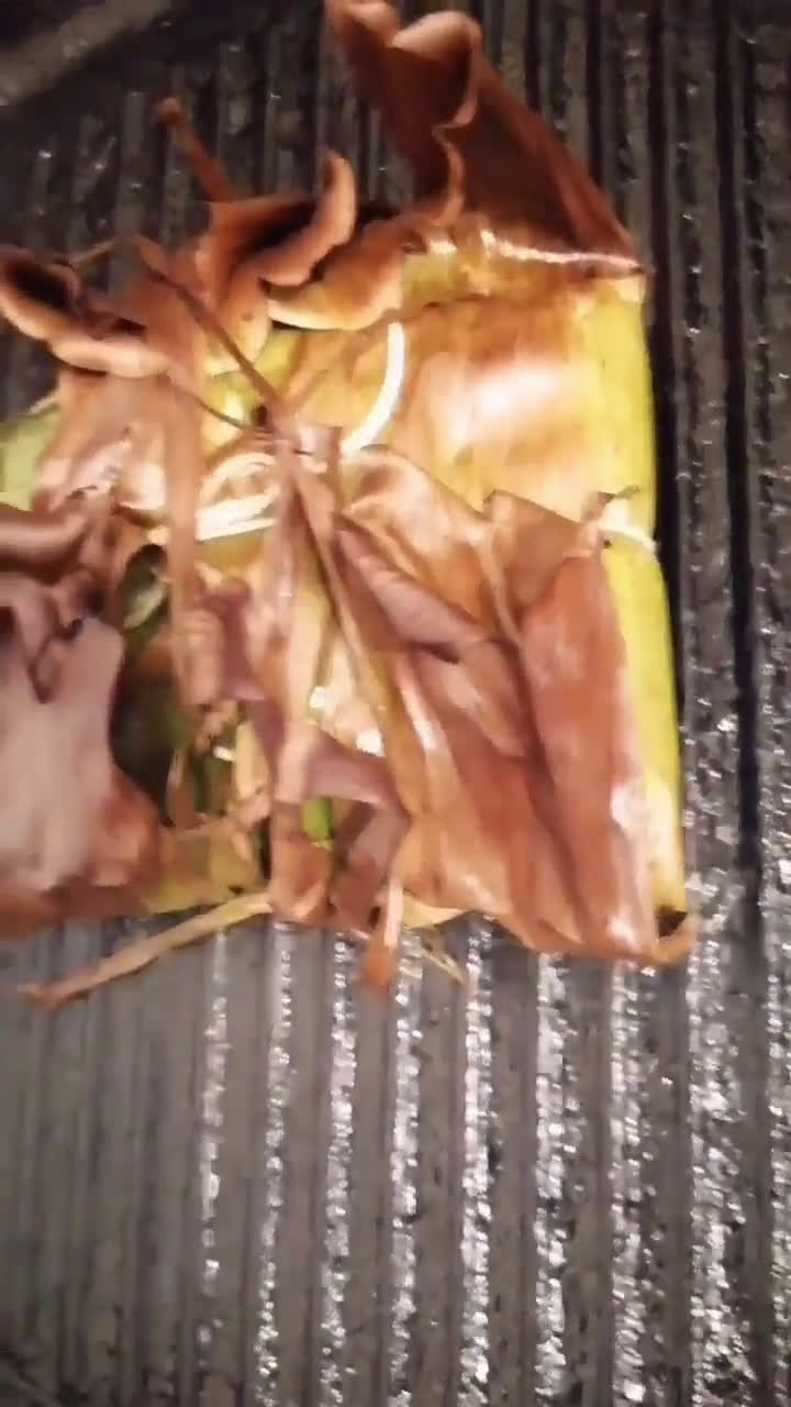 Une image de l'étape 8 de Saumon 🦈en papillote de feuilles 🍌de bananier.