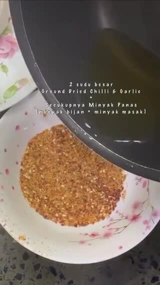 Gambar langkah 3 resipi Food Prep: Ground Dried Chilli & Garlic dengan Kulit Udang & Kepala Udang.