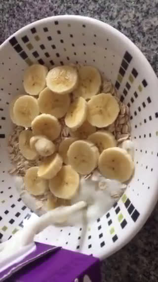 Foto del paso 1 de la receta: Desayuno con avena y 🍌