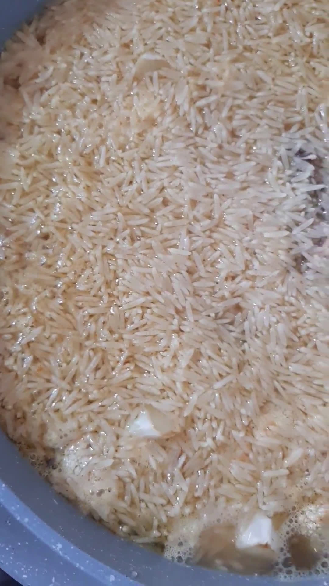 صورة لخطوة 6 من وصفة مقلوبة القرنبيط والبطاطا 🥔🍗