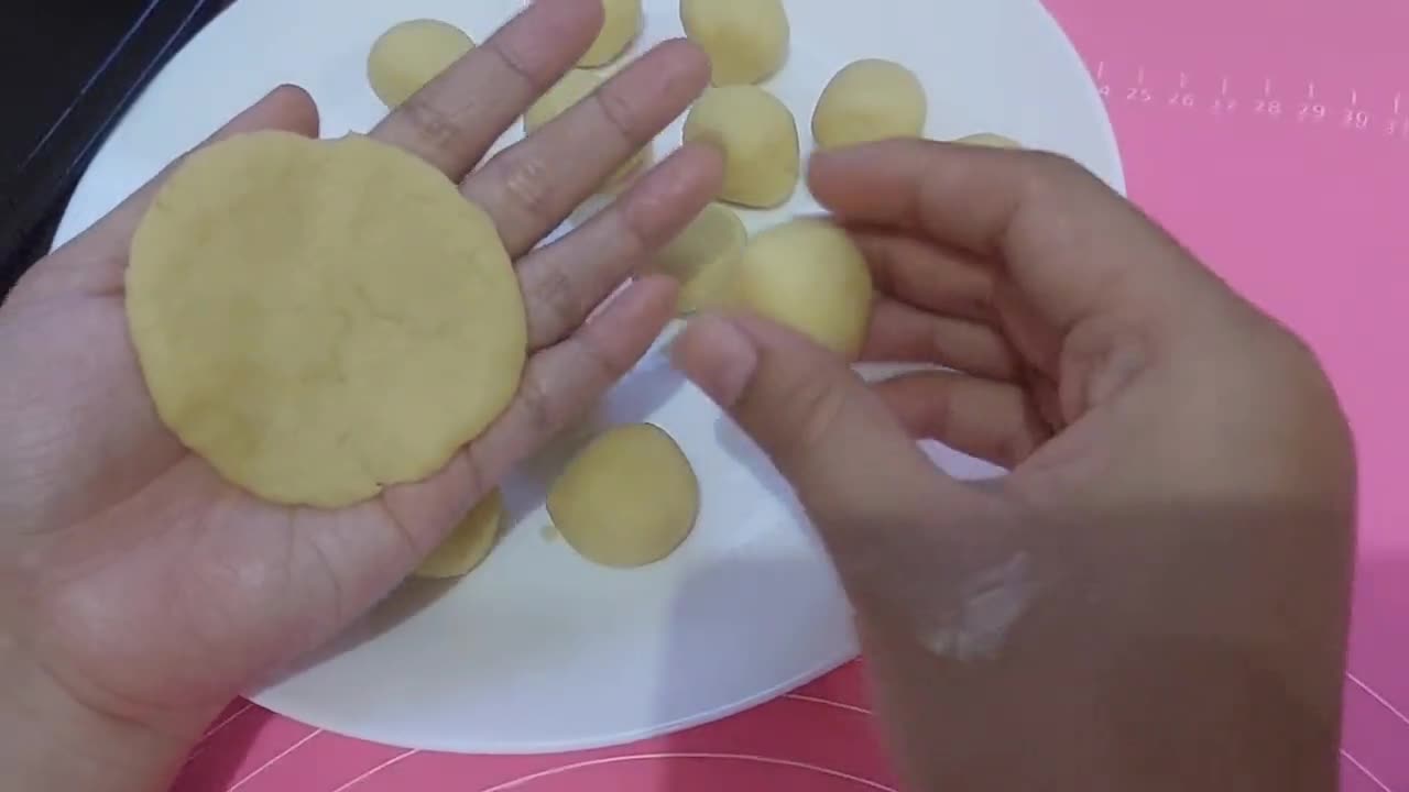 Foto langkah ke 5 dari resep Bolen Tanpa Korsvet.