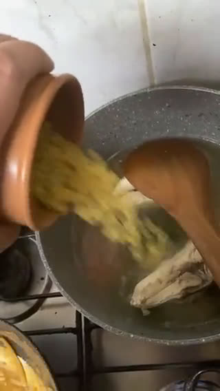 Foto del paso 3 de la receta: Consomé de Pollo