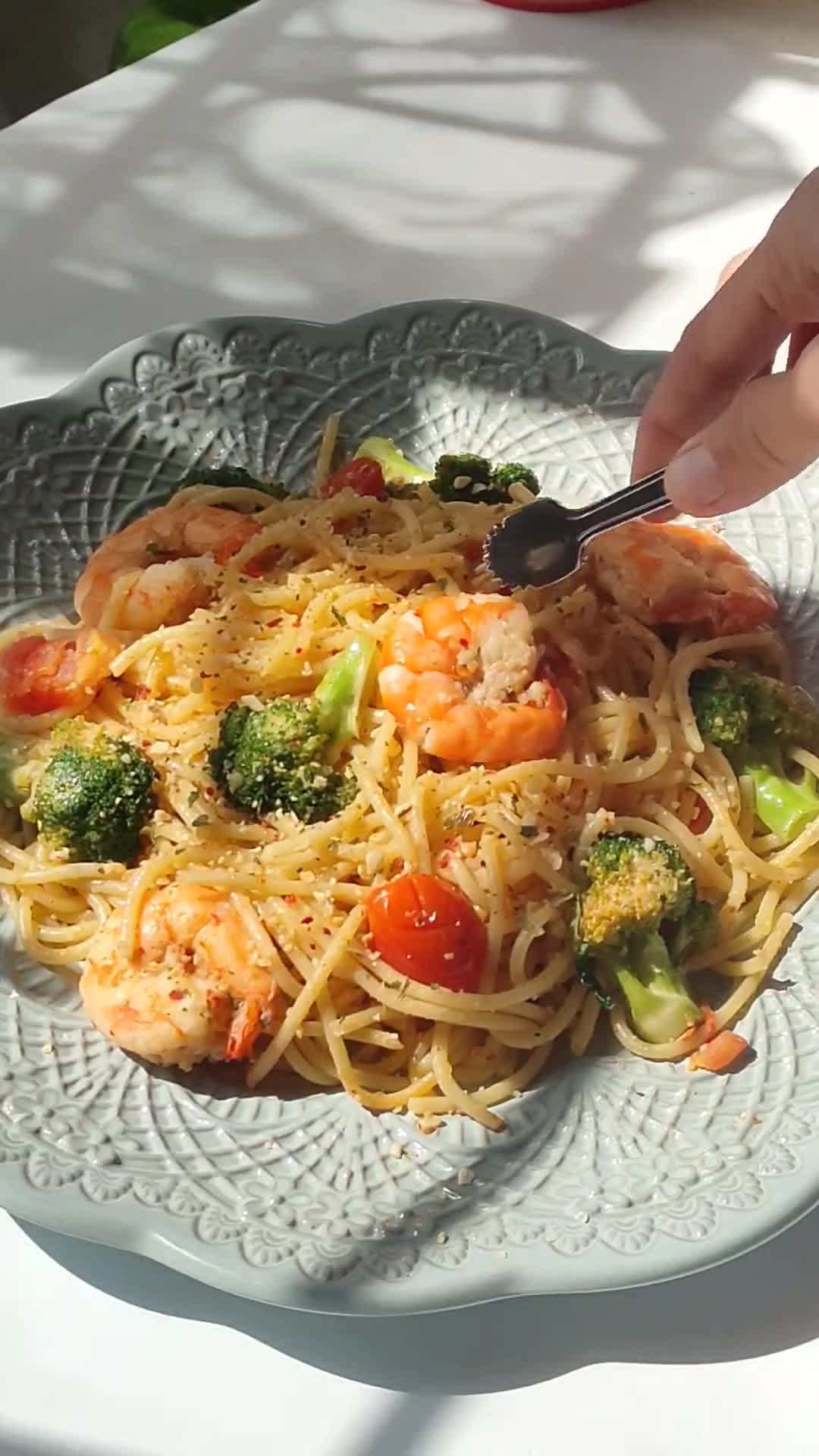 Gambar langkah 10 resipi Pasta Aglio Olio.