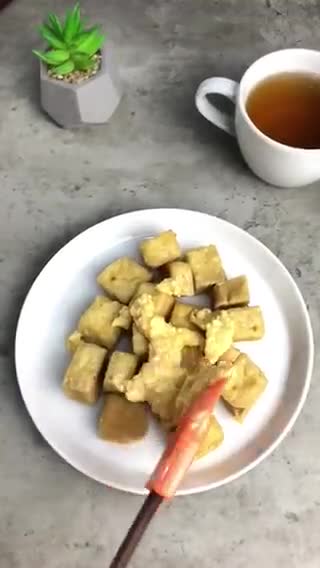 Foto langkah ke 5 dari resep Tahu goreng saus telur asin.