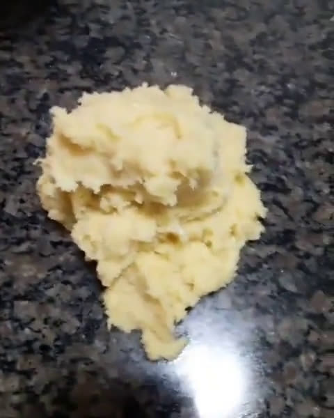 Foto do passo 2 de Coxinha com massa de batata 🍗🥔