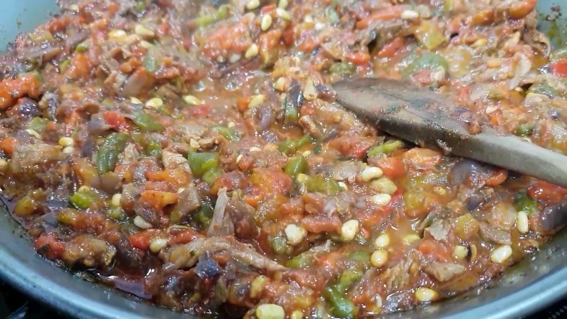 Foto del paso 7 de la receta: Fideuá de titaina 🍅 🐟 🦐🌶 🥣