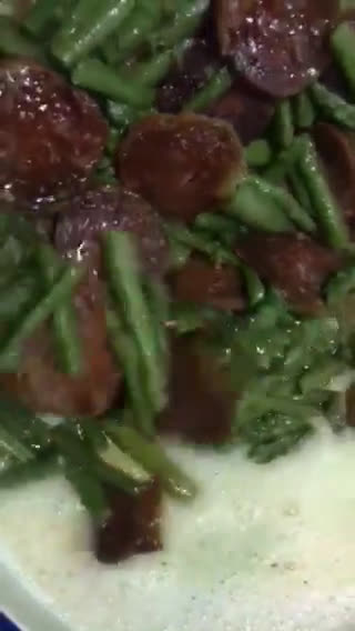 Foto del paso 7 de la receta: Tortilla de espárragos verdes con chorizo