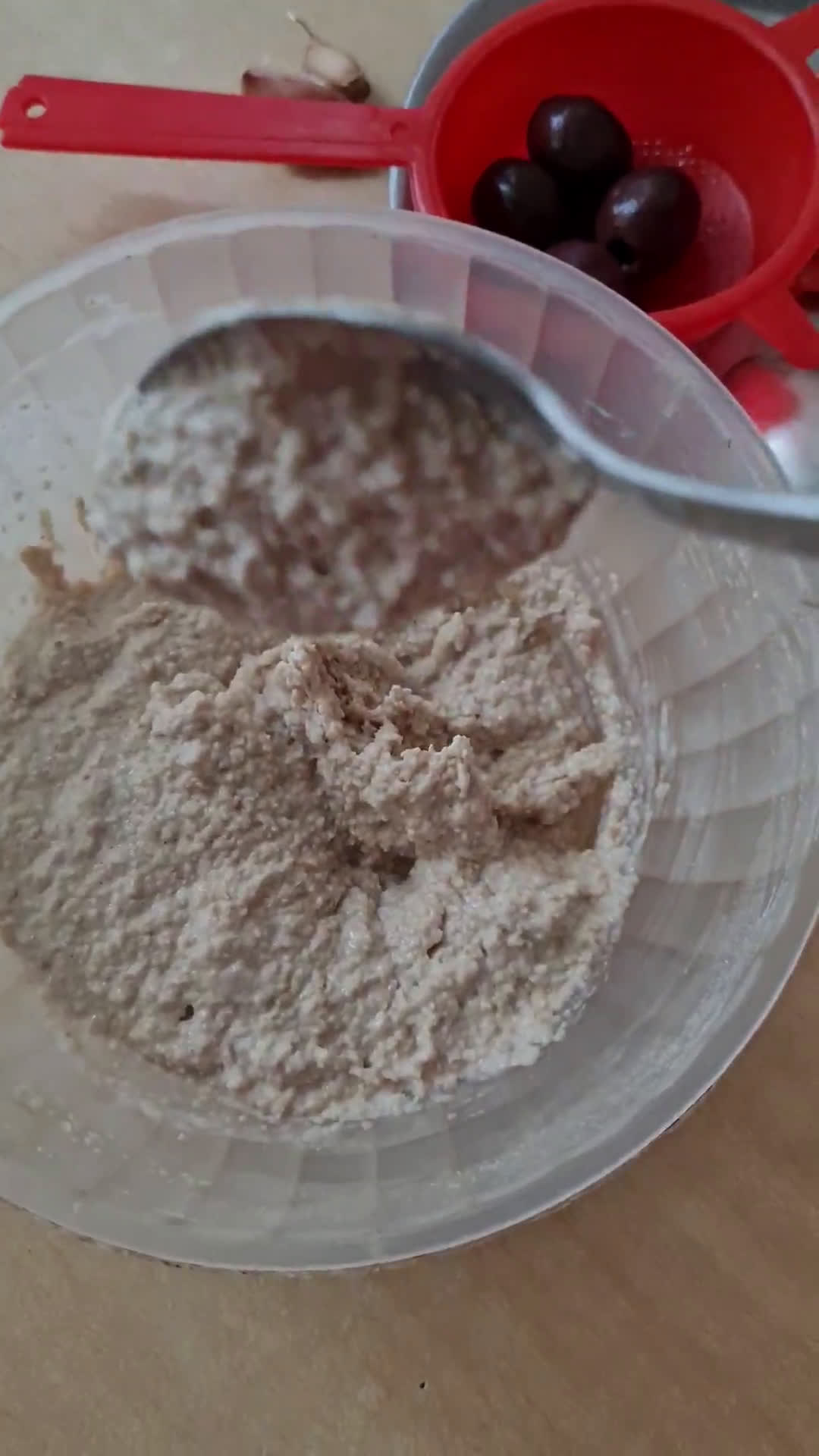 Foto del paso 1 de la receta: Masa de "pizza" de avena en sartén 🍕