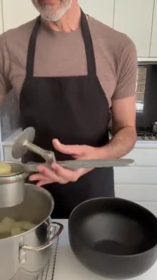A picture of step 3 of Vegetarian Shepherd’s Pie.