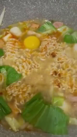 Gambar langkah 2 resipi 👩‍🍳Maggi Kari Tumis For One.