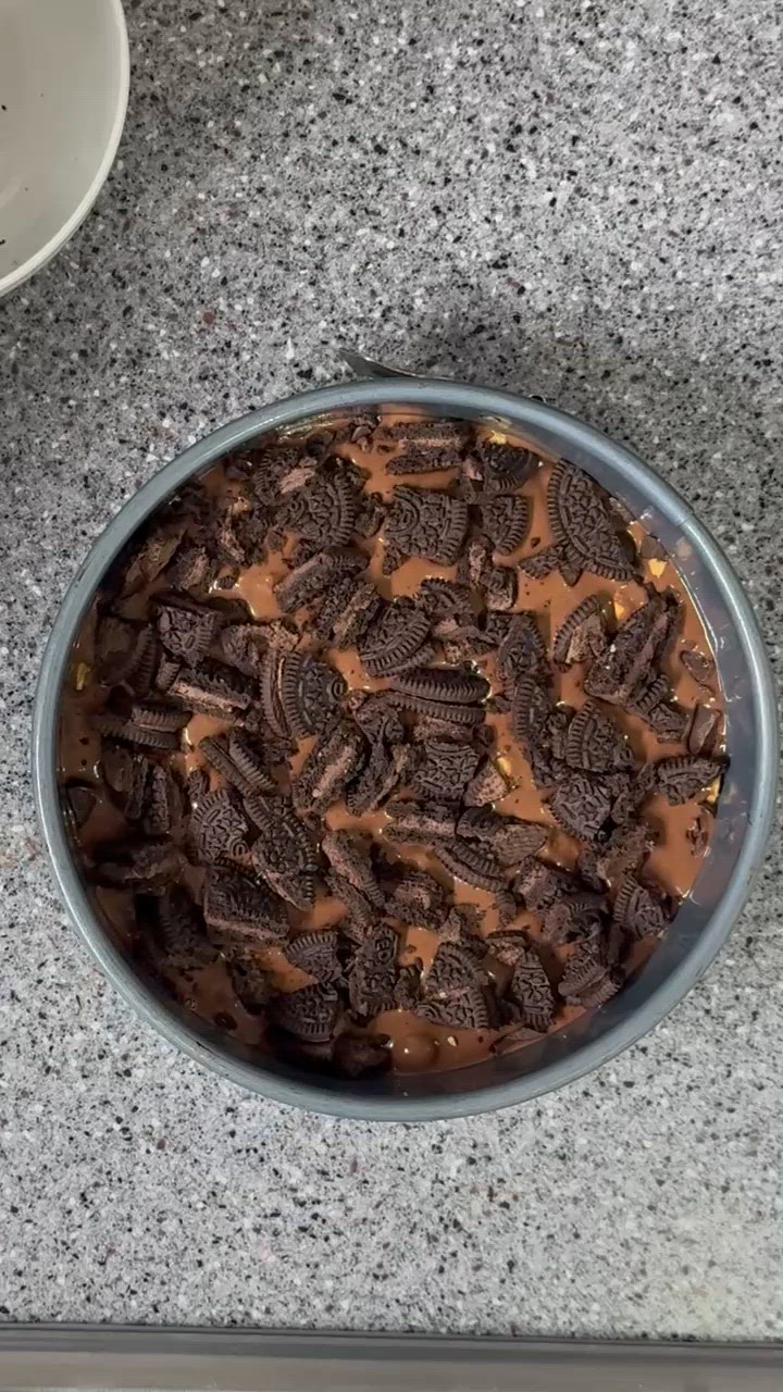 Foto del passaggio 5 della ricetta Mochi Oreo Chocolate Cake