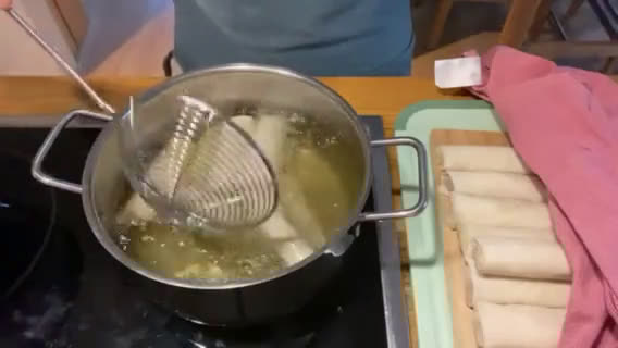 A picture of step 5 of Vegetable Spring Rolls.