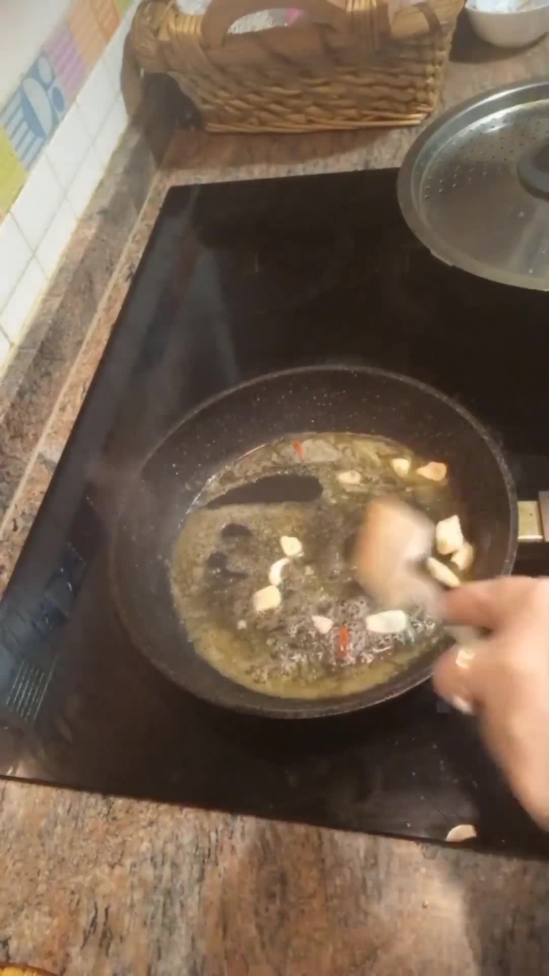 Foto del paso 2 de la receta: Patatas al ajillo 🧄🥔
