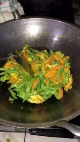 Foto langkah ke 5 dari resep Tumis buncis wortel.