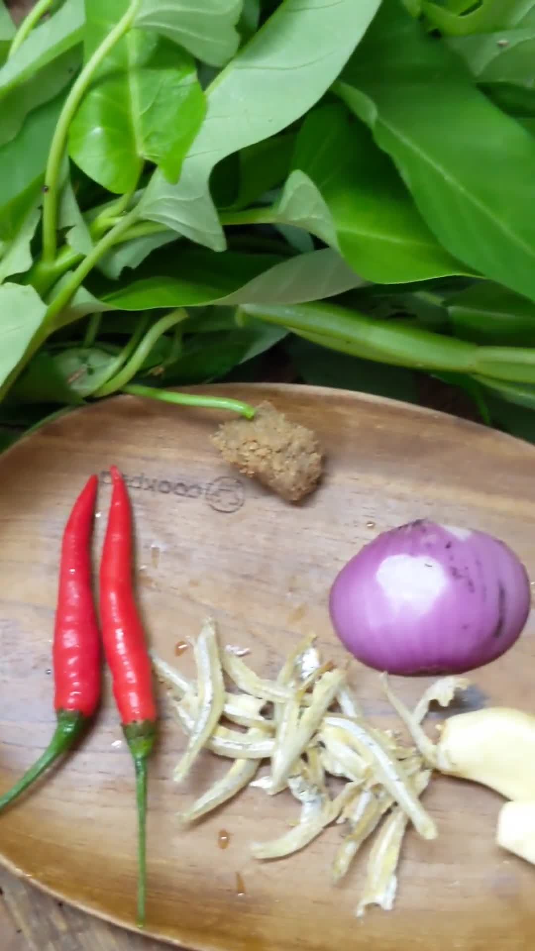 Gambar langkah 1 resipi Kangkung Belacan.