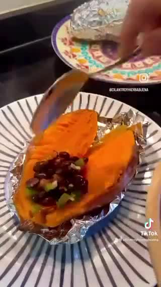 Foto del paso 5 de la receta: Boniato relleno de ensalada de frijoles