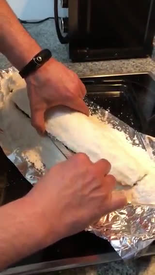 Foto del paso 3 de la receta: Corvina a la sal deliciosa