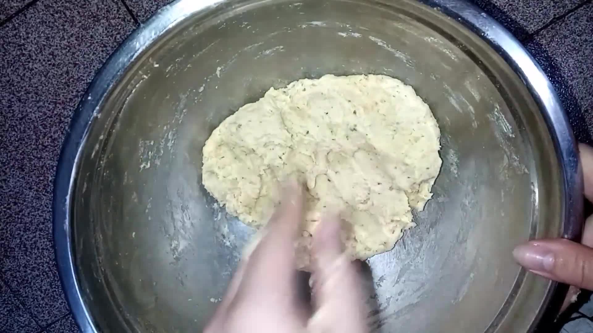 Foto del paso 4 de la receta: Galletitas de queso y aceitunas
