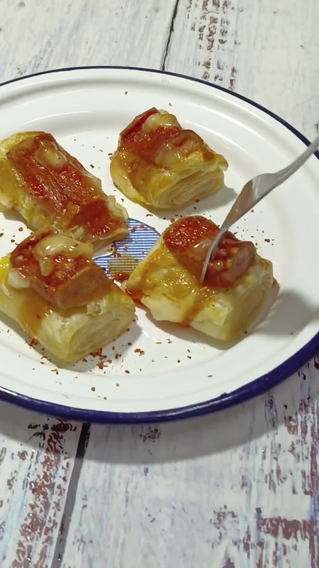Gambar langkah 5 resipi Paratha Sosej.
