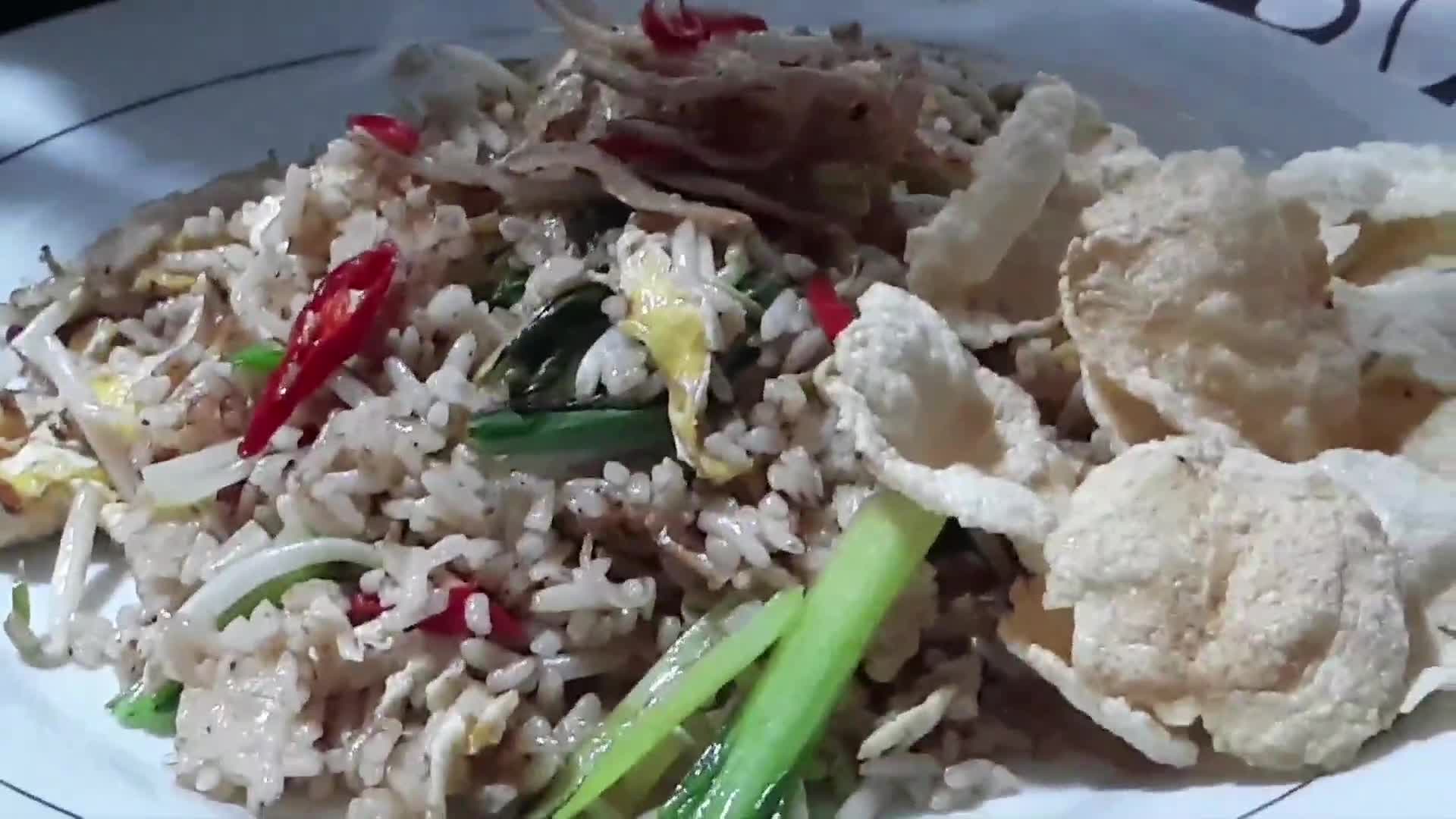 Foto langkah ke 4 dari resep Nasi goreng satset.