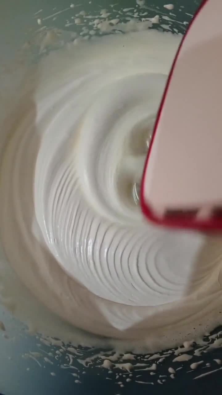 Foto langkah ke 1 dari resep Bolu Kukus Neapolitan.