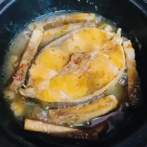 Hình bước làm 2 của món Cá Bớp Kho Thịt