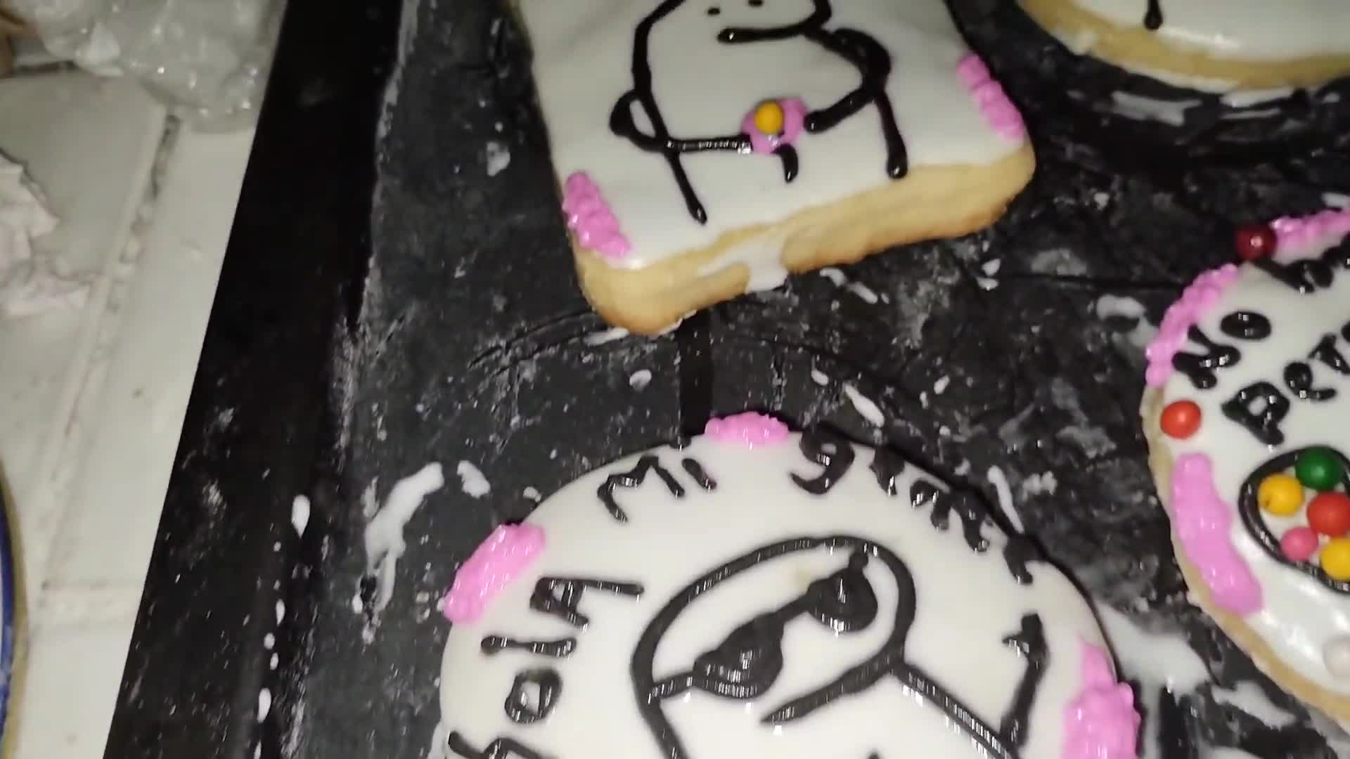 Foto del paso 3 de la receta: Galletitas de flork en masa de jengibre y glasé!!🤗🤗