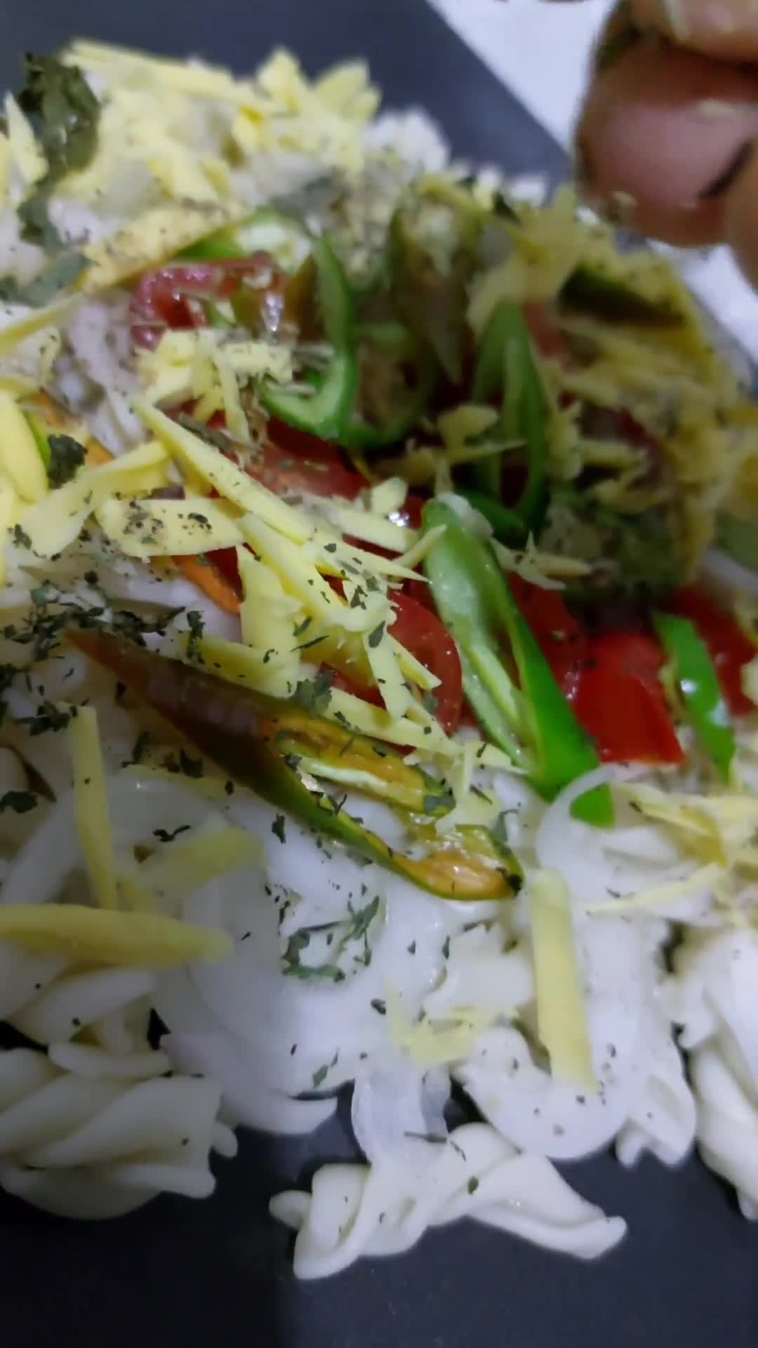 صورة لخطوة 3 من وصفة معكرونة سلاط 🥗 بالجبنة الشيدر