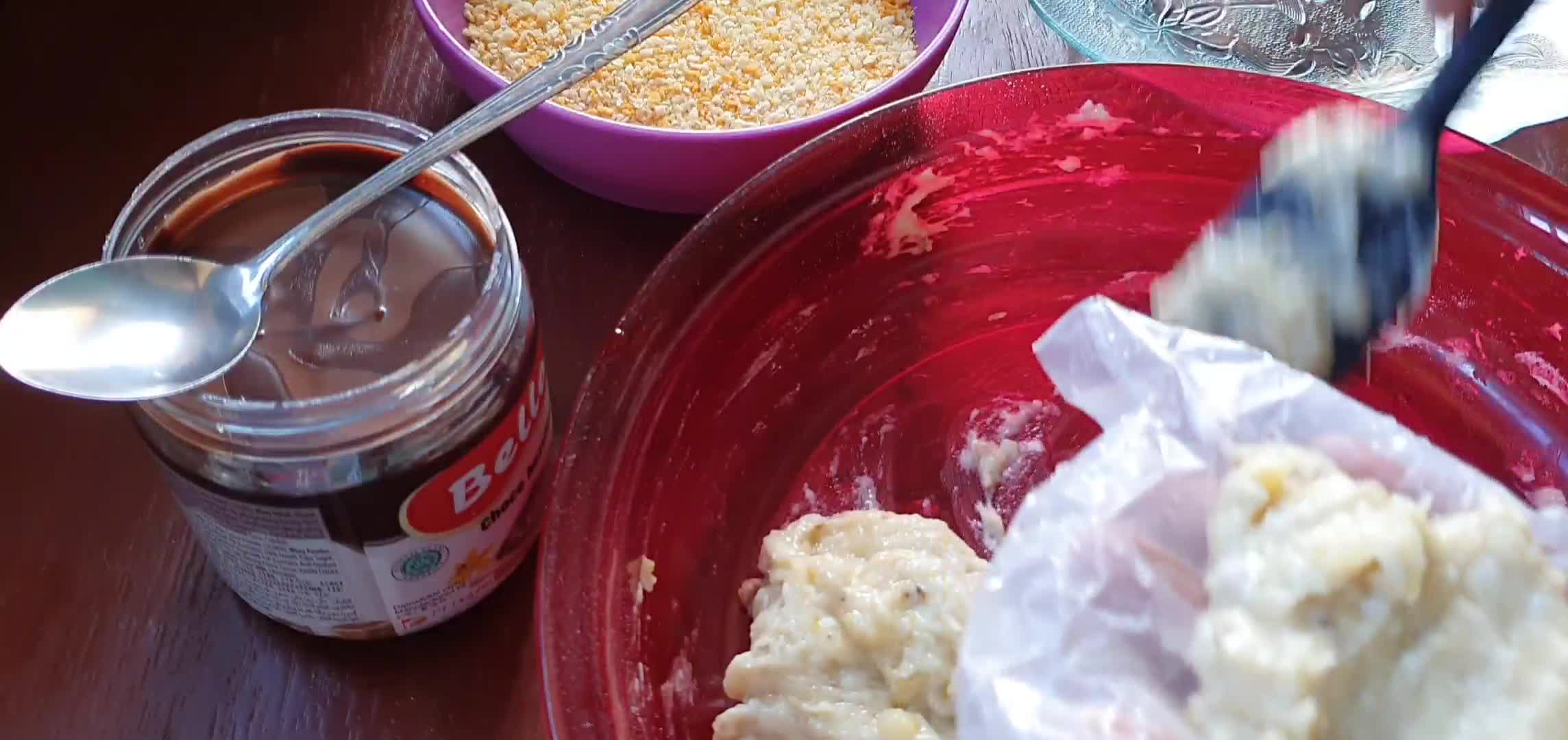 Foto langkah ke 3 dari resep Bola Bola Pisang Coklat.