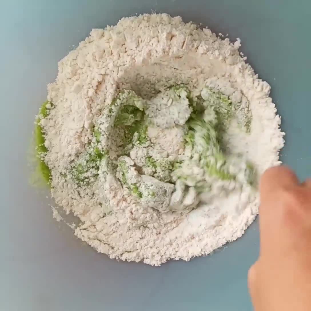 Foto langkah ke 3 dari resep Pancake Nasi Gulung Isi Cokelat Keju.