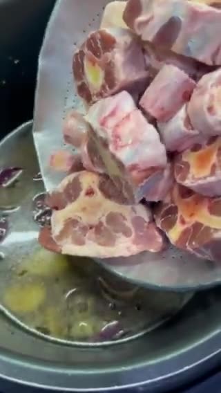 Gambar langkah 3 resipi Sup Ekor Lembu.
