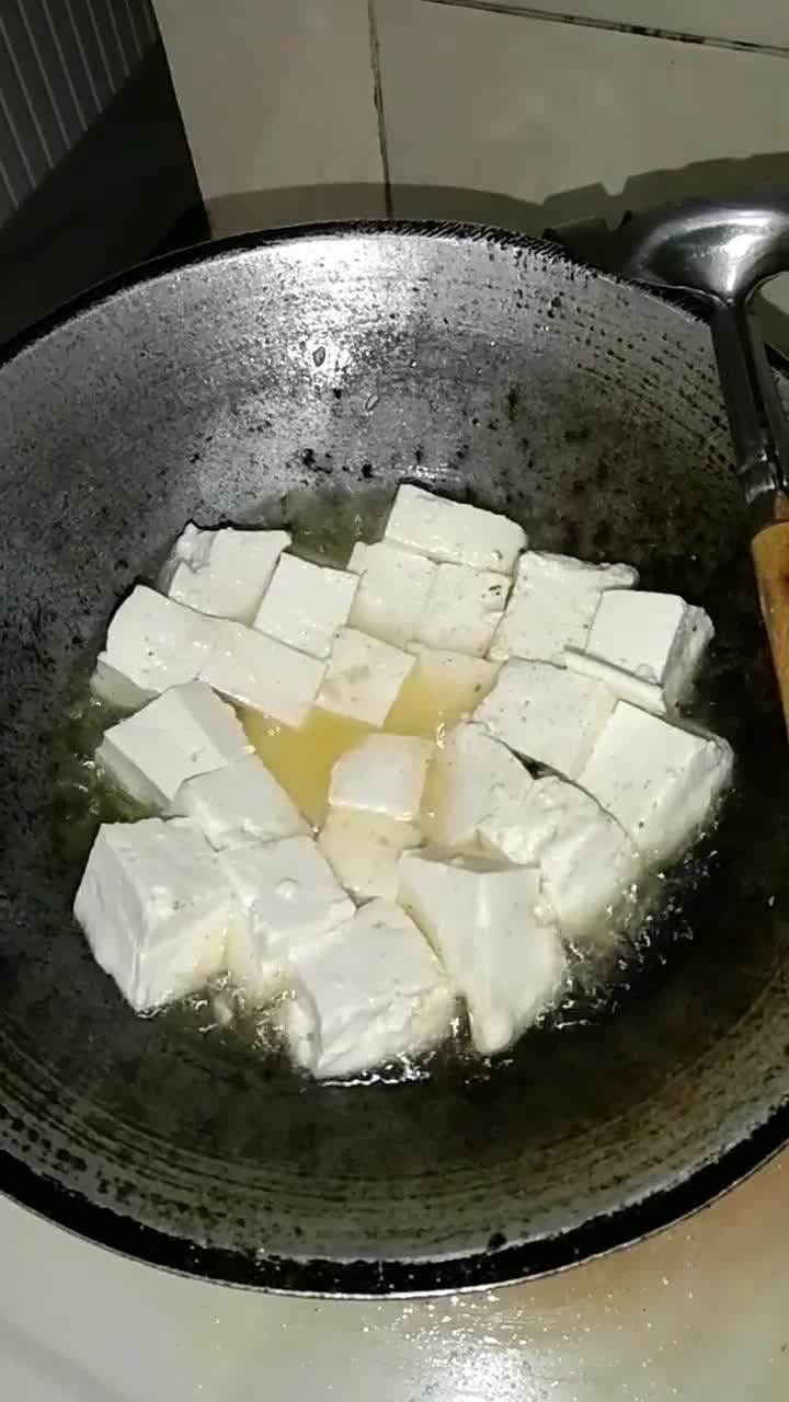 Foto langkah ke 1 dari resep Tumis Tahu Udang Saos Tiram.