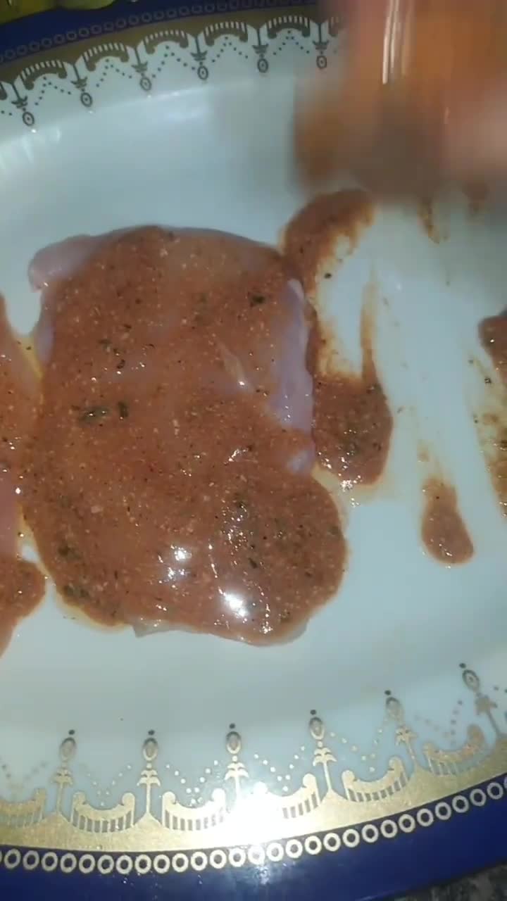 صورة لخطوة 3 من وصفة صدور دجاج مشوية على grill pan بتتبيلة مميزه 🍗🍳