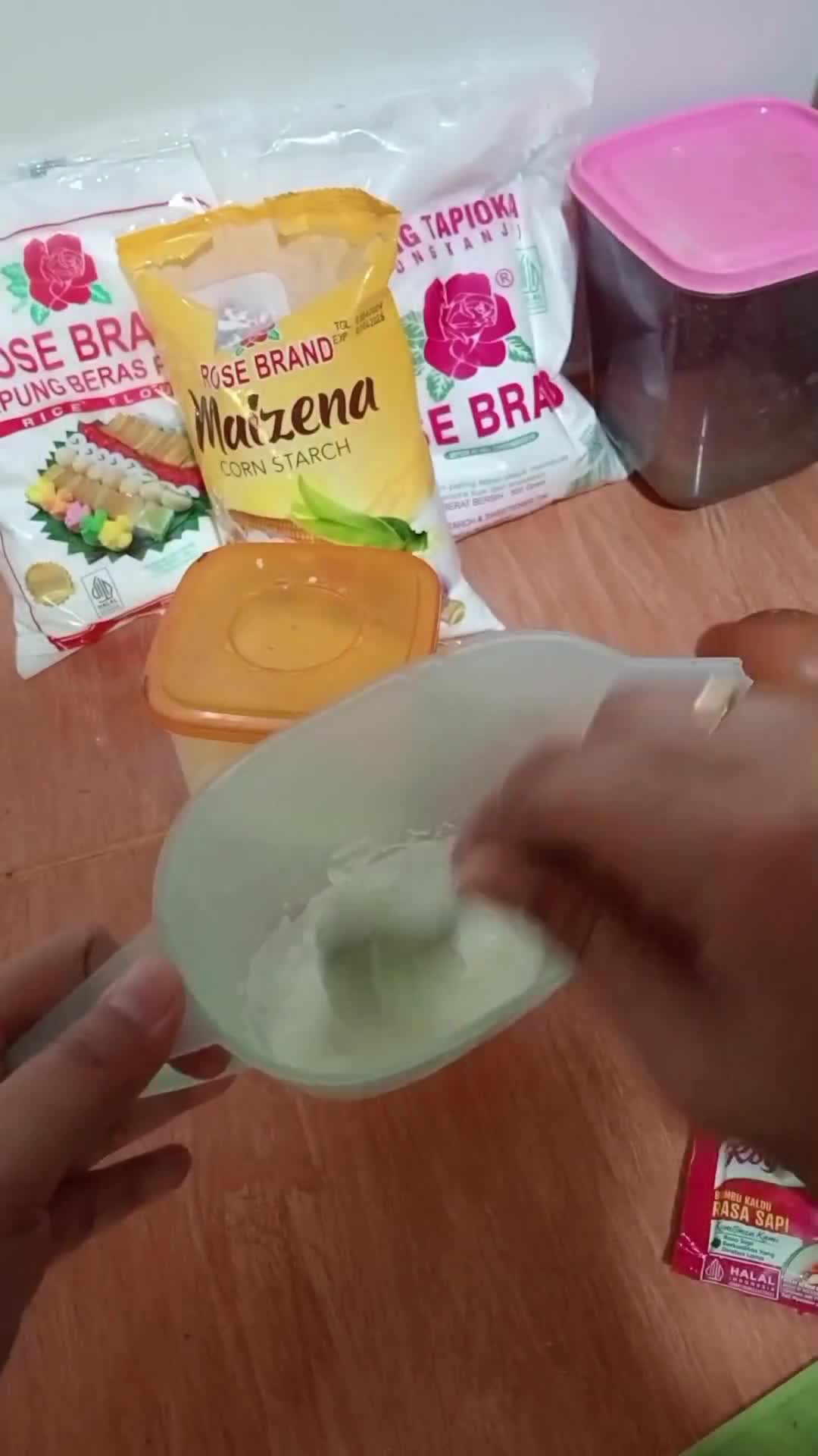 Foto langkah ke 2 dari resep Kue Mentho isi Daging Gluten Free khas Sumenep.