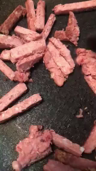 Gambar langkah 1 resipi Chicken & Beef Aglio Olio.