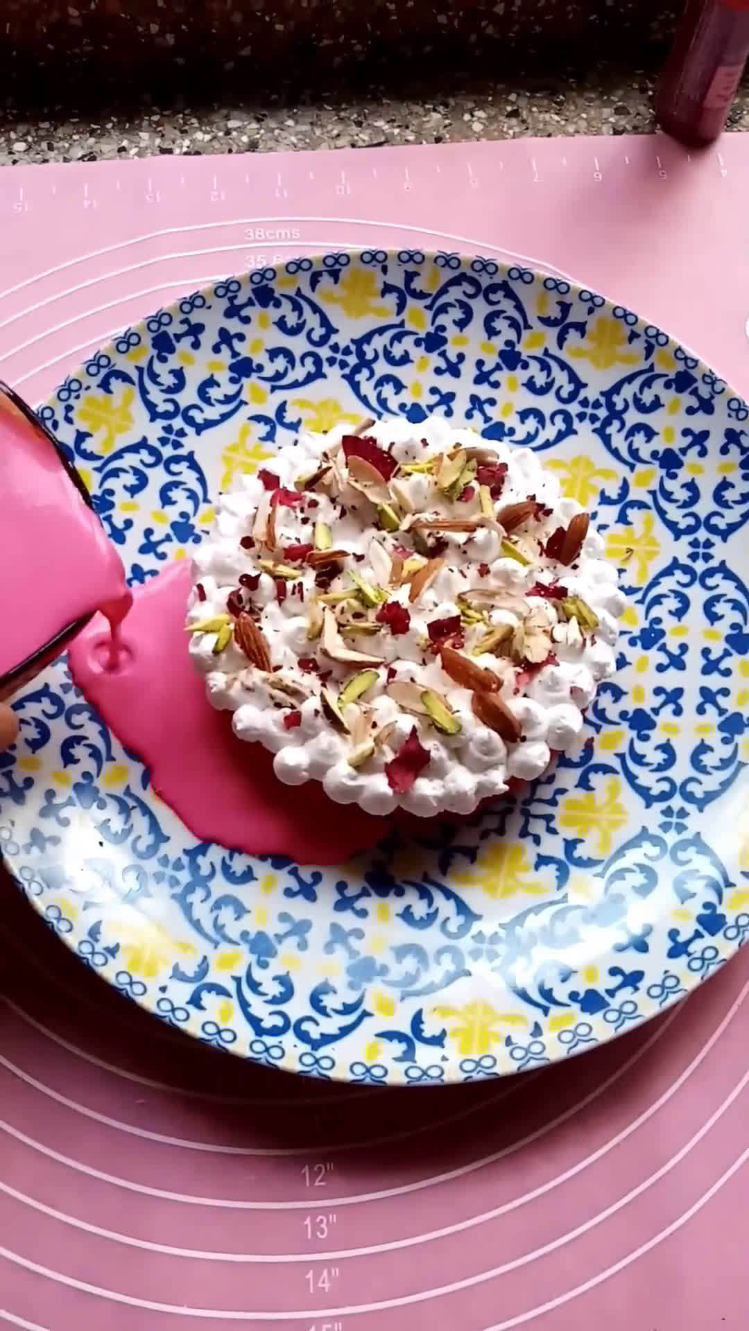 રોઝ મિલ્ક કેક (Rose Milk Cake Recipe In Gujarati) રેસીપી સ્ટેપ15ફોટો