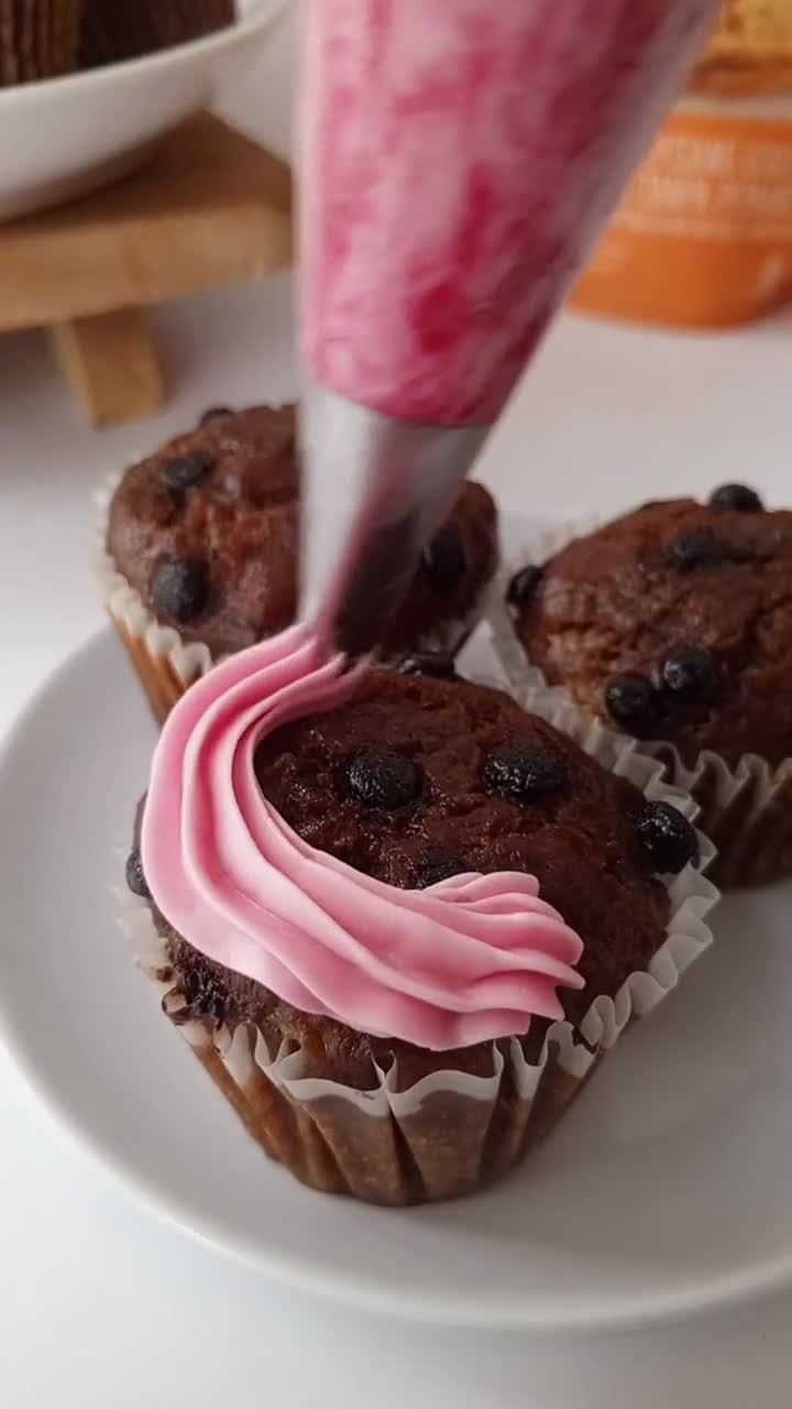 Foto langkah ke 5 dari resep Gluten Free Choco Banana Muffin.