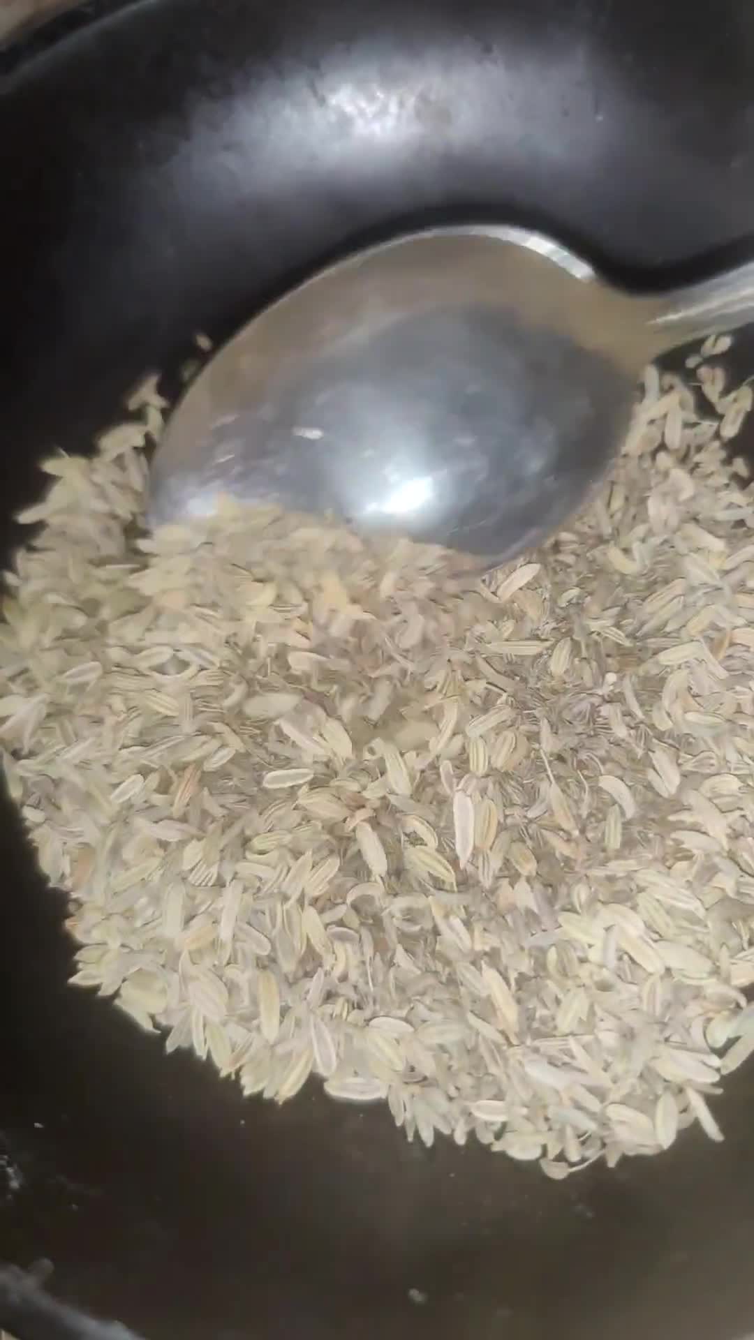 صورة لخطوة 1 من وصفة أساور الشمر و اليانسون المقرمشه