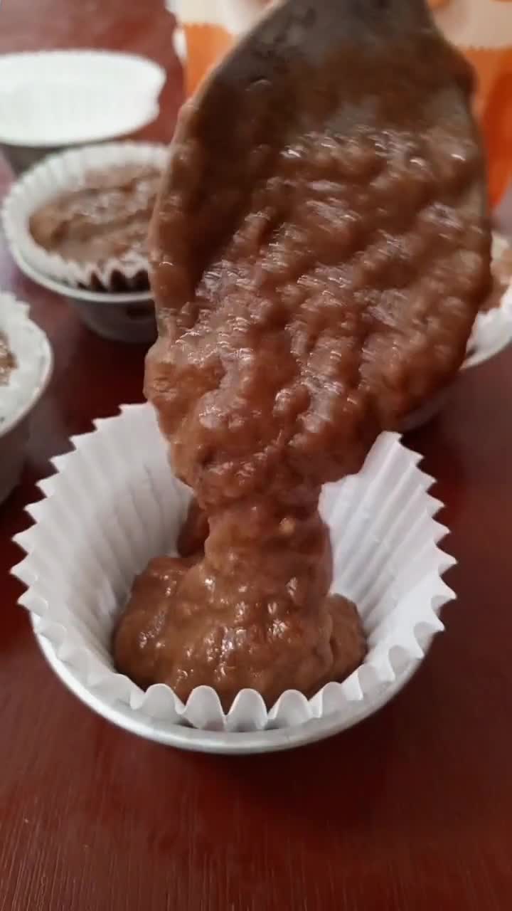Foto langkah ke 4 dari resep Gluten Free Choco Banana Muffin.