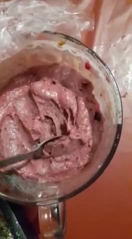 Foto del paso 4 de la receta: Helado Vegano de banana y frutos rojos 🍌🫐