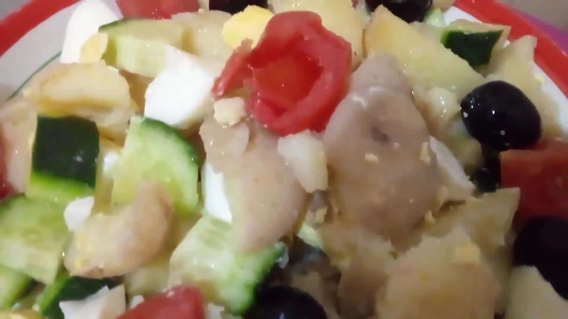 صورة لخطوة 2 من وصفة سلطة البطاطا 🥔🥒🍅