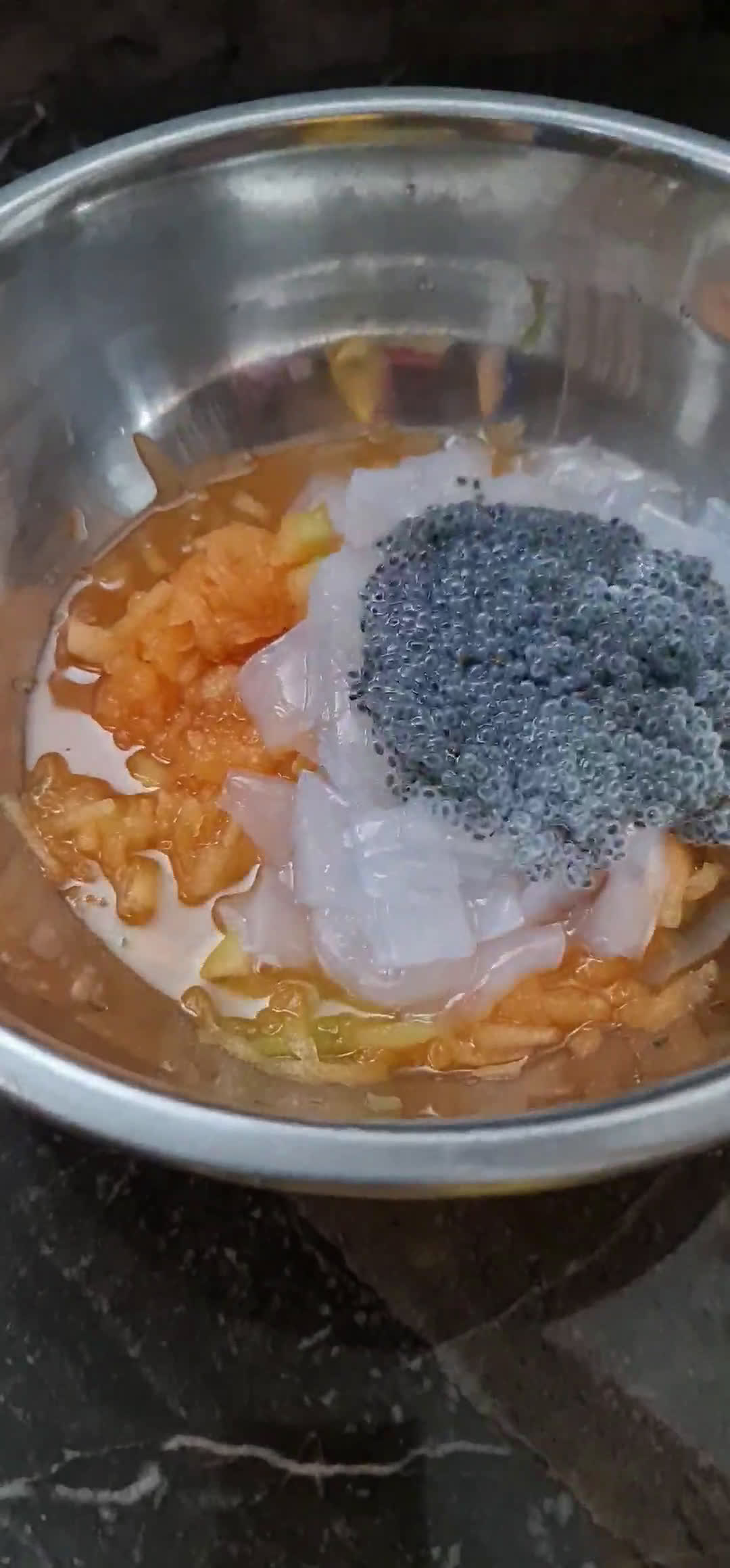 Foto langkah ke 2 dari resep Es Melon Serut Nata De Coco.