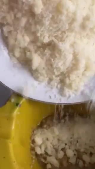 Foto del paso 5 de la receta: Pesto de albahaca y piñones, en el mortero